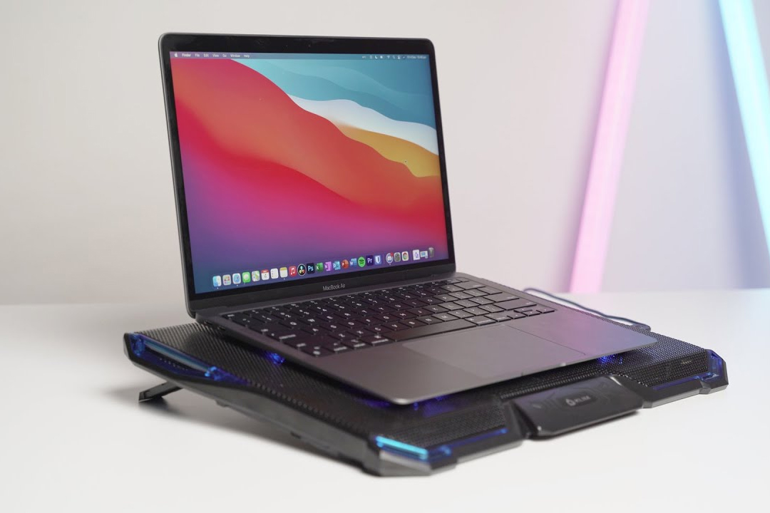 اهمیت استفاده از پایه خنک کننده برای سلامت باتری