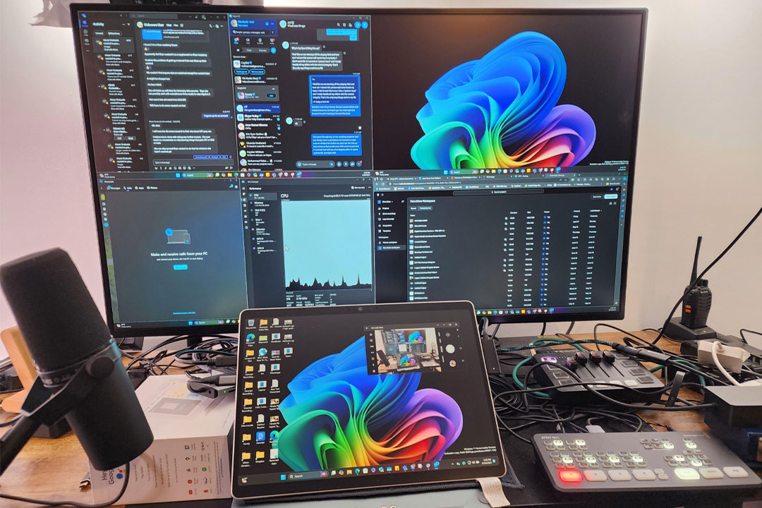 اتصال سرفیس پرو به مانیتورهای متعدد برای معامله‌گری