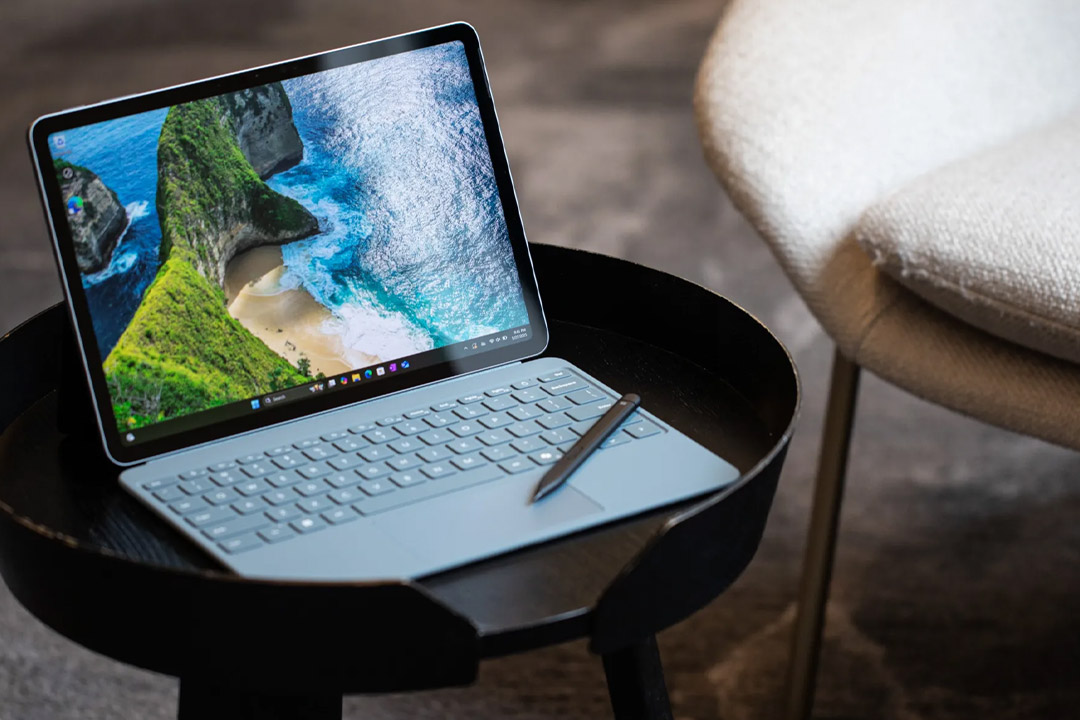 کیبورد سرفیس پرو 12 اینچ اقیانوسی مایکروسافت با قلم متصل به دستگاه سرفیس پرو