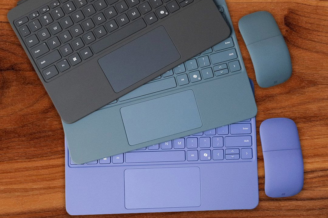 رنگبندی کیبورد سرفیس پرو 12 اینچی بدون قلم در کنار آرک موس مایکروسافت