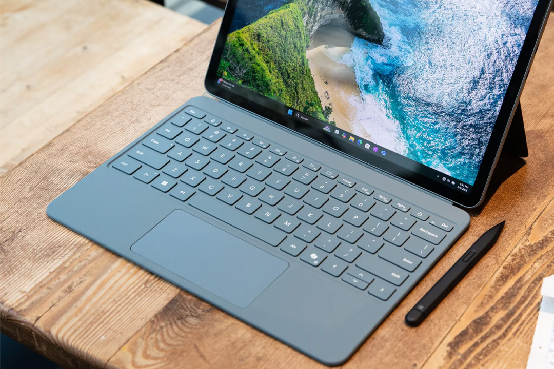 و قلم اسلیم 2 (Ocen) سرفیس پرو 12 اینچ متصل به کیبورد مخصوص سرفیس پرو 12 اینچ با رنگ اقیانوسی