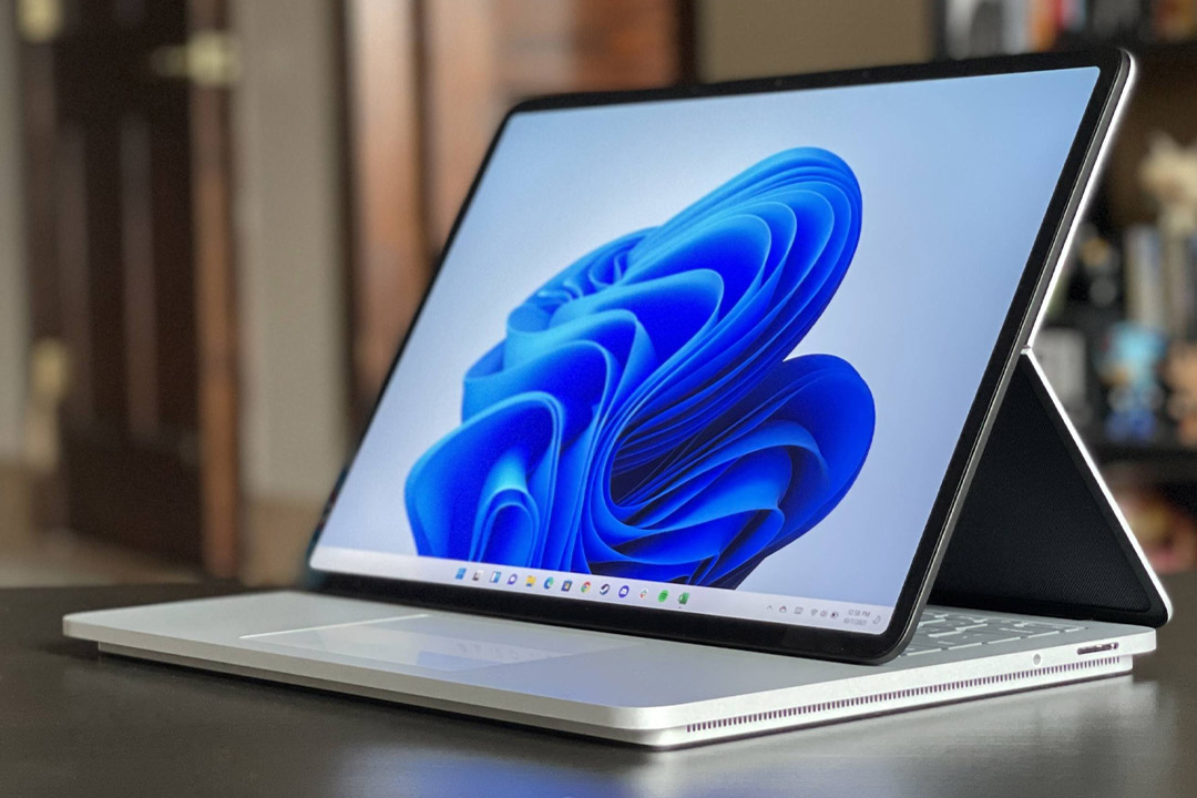 لپ تاپ مایکروسافت مدل Suerface laptop studio 1 با تراشه Core i7 و 32 گیگ رم و 2 ترابایت حافظه داخلی و کارت گرافیک RTX 3050