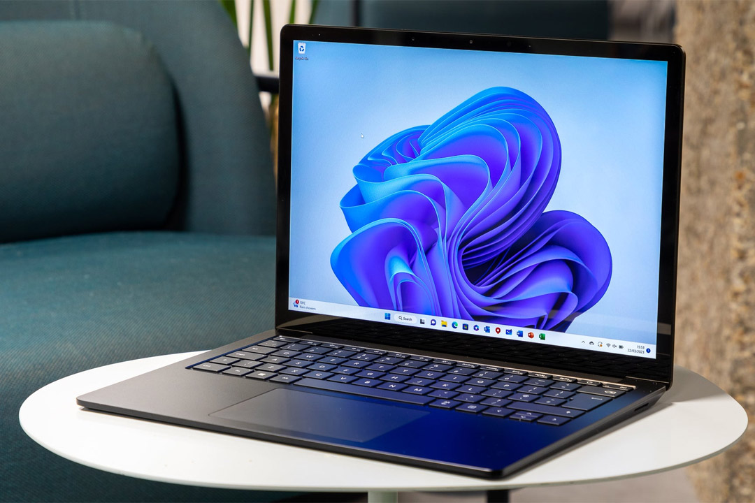 لپ تاپ مایکروسافت Surface Laptop 5 | Core i5 | 8GB RAM | 512GB | 13inch نمای روبه رو
