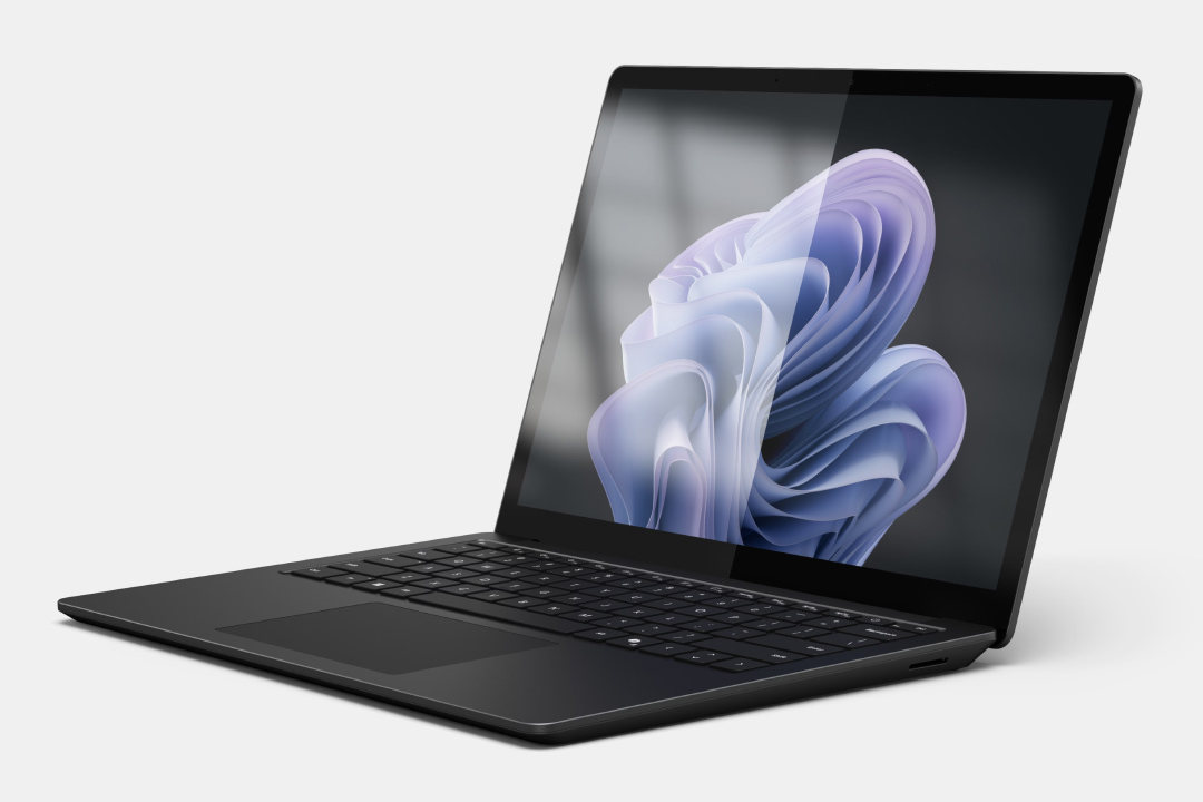 تصویری از نمایشگر و کیبورد و سایر اجزای لپ تاپ مایکروسافت Surface Laptop 6 | Ultra 5 | 16GB RAM | 1TB | 13inch