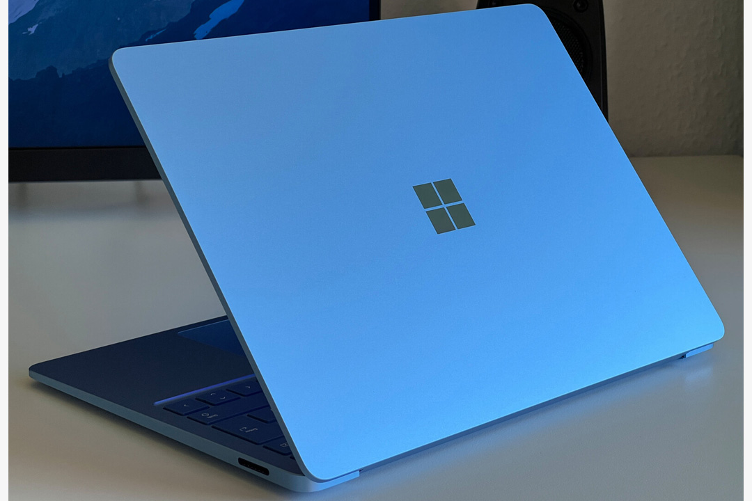 بدنه فلزی و شیک لپ تاپ مایکروسافت مدل Surface Laptop 7 | X Elite | 64GB RAM | 1TB | 15inch با رنگبندی چشم نواز