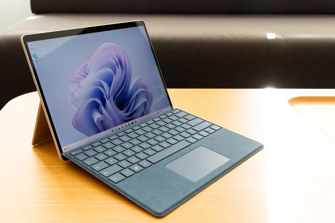 تبلت مایکروسافت مدل Surface Pro 9 - SQ3 - 16GB RAM - 512GB پایه باز با کیبورد سیگنیچرسرفیس پرو